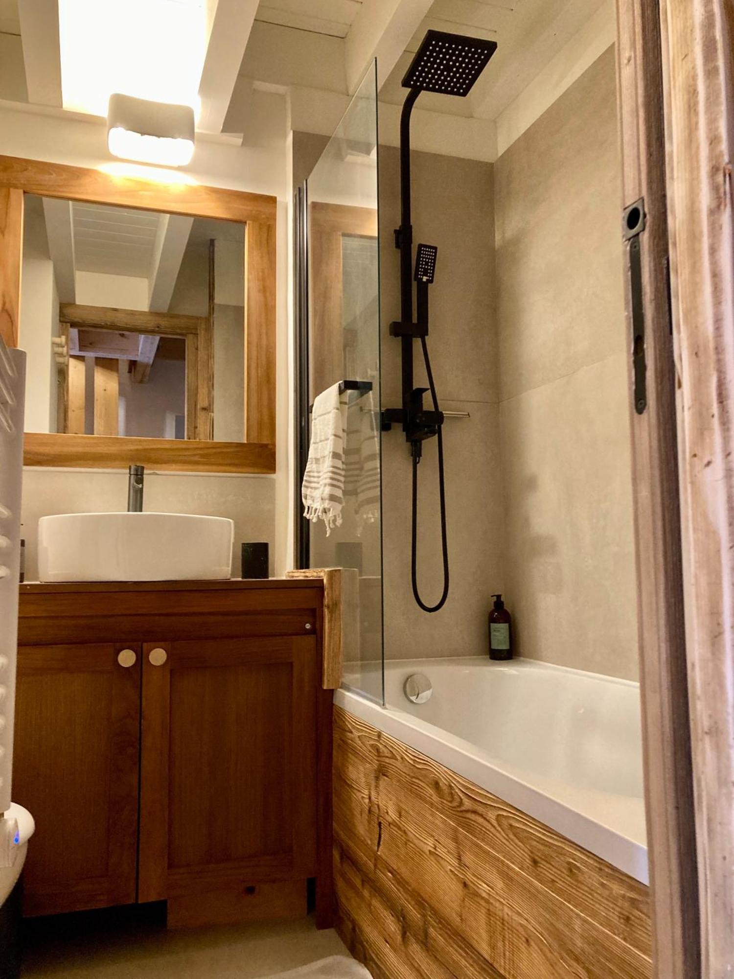 Appartement Ensoleille Aux Tines, Vue Massif Chamonix Exteriör bild