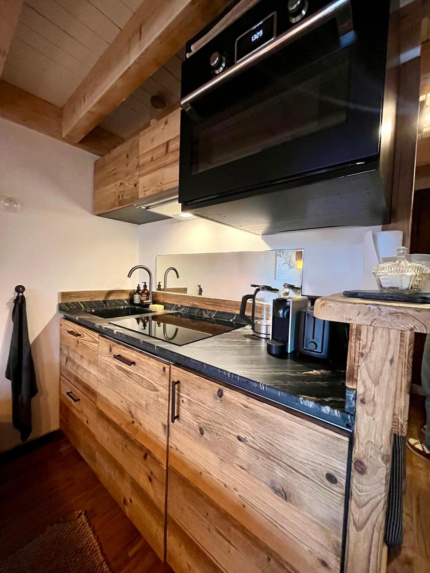 Appartement Ensoleille Aux Tines, Vue Massif Chamonix Exteriör bild